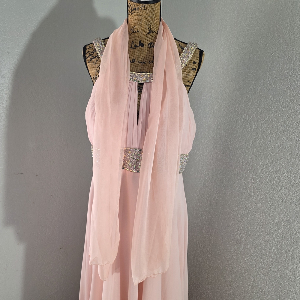 Cindy - Chic Blush Maxi Dress with Embellished Waist - Size XXL - Picture 2 of 6